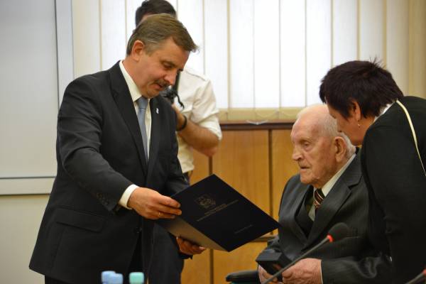 zdjęcie do
													 artykułu Władysław Haba uhonorowany medalem 