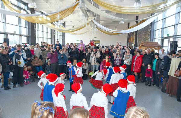 zdjęcie do
													 artykułu Świąteczna atmosfera w Boguchwale. Na Rynku Miejskim odbył się Jarmark Bożonarodzeniowy